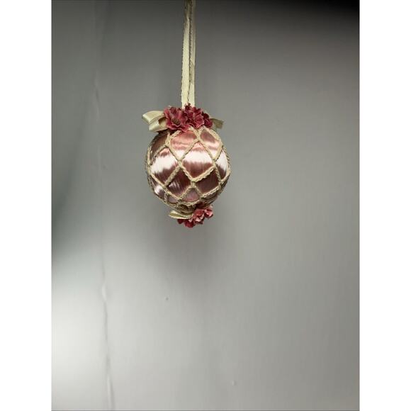 Vintage Crochet Christmas Ornaments Lot of 7 Handmade Ball Decor w/ Flowers - Picture 14 of 16